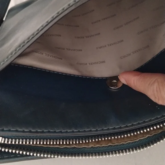 Michael Kors Dark Blue Shoulder Bag - Picture 5 of 9